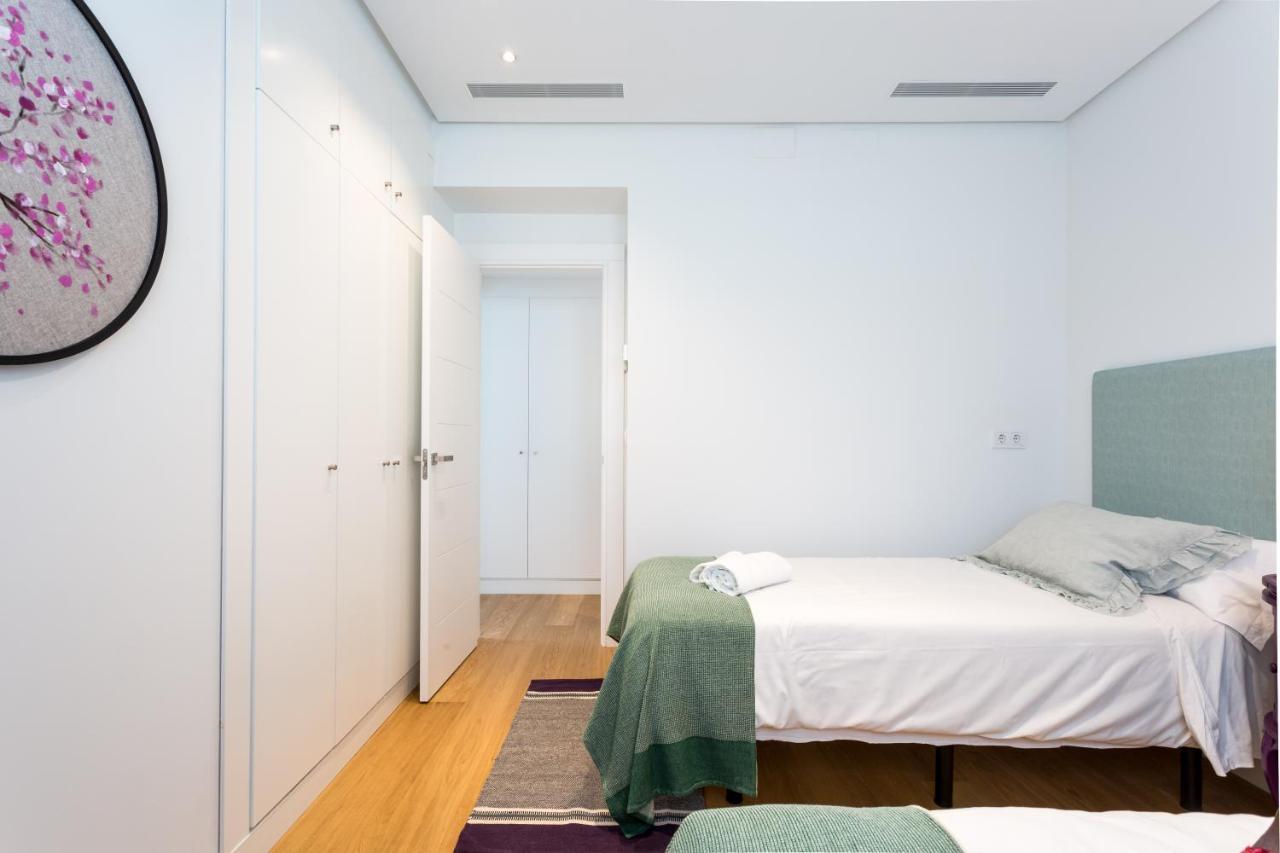 Apartamentos Rg Plaza De Espana Seville Exterior photo